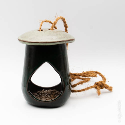 Birdfeeder van keramiek met bol dakje